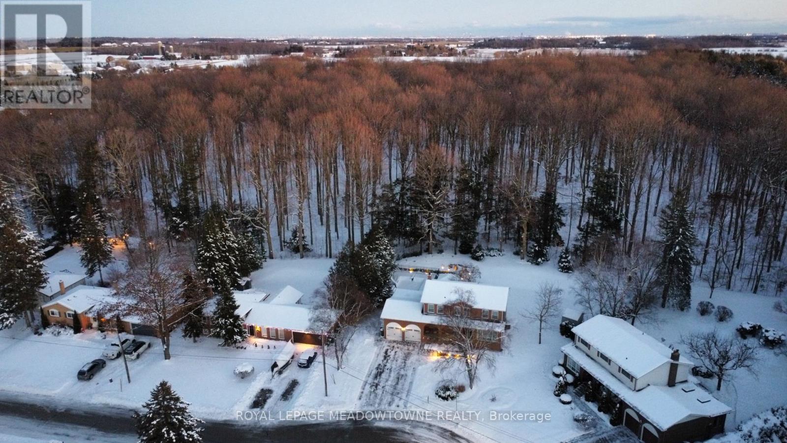 40 Hilltop Drive, Caledon, Ontario  L7C 1H6 - Photo 1 - W12784108