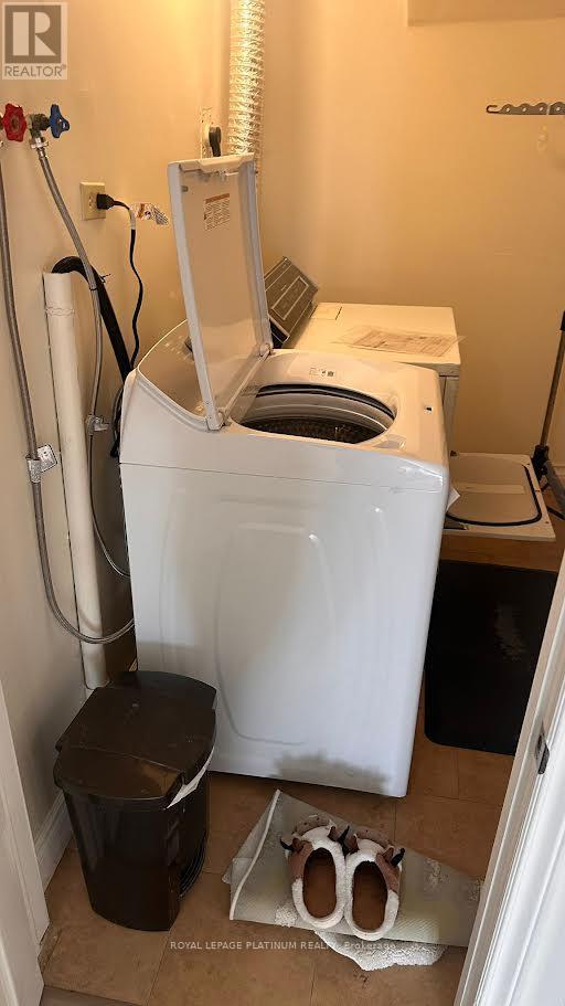 112 Cutters Crescent, Brampton (Fletcher's West), Ontario  L6Y 4J8 - Photo 4 - W12784130