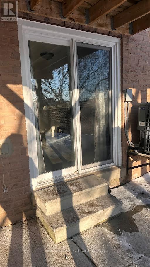 112 Cutters Crescent, Brampton (Fletcher's West), Ontario  L6Y 4J8 - Photo 8 - W12784130