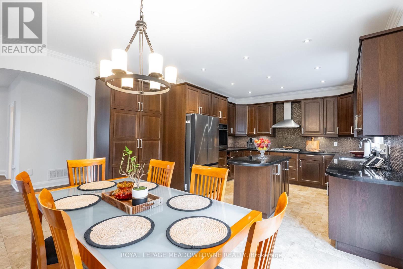 26 Emperor Drive, Brampton, Ontario  L6P 1X5 - Photo 13 - W12784144