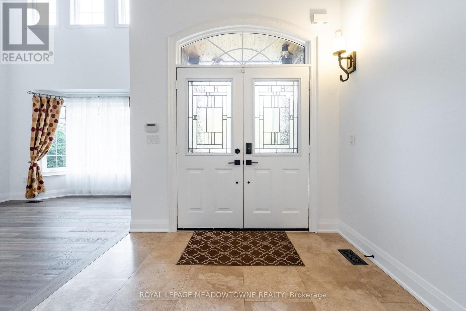 26 Emperor Drive, Brampton, Ontario  L6P 1X5 - Photo 5 - W12784144