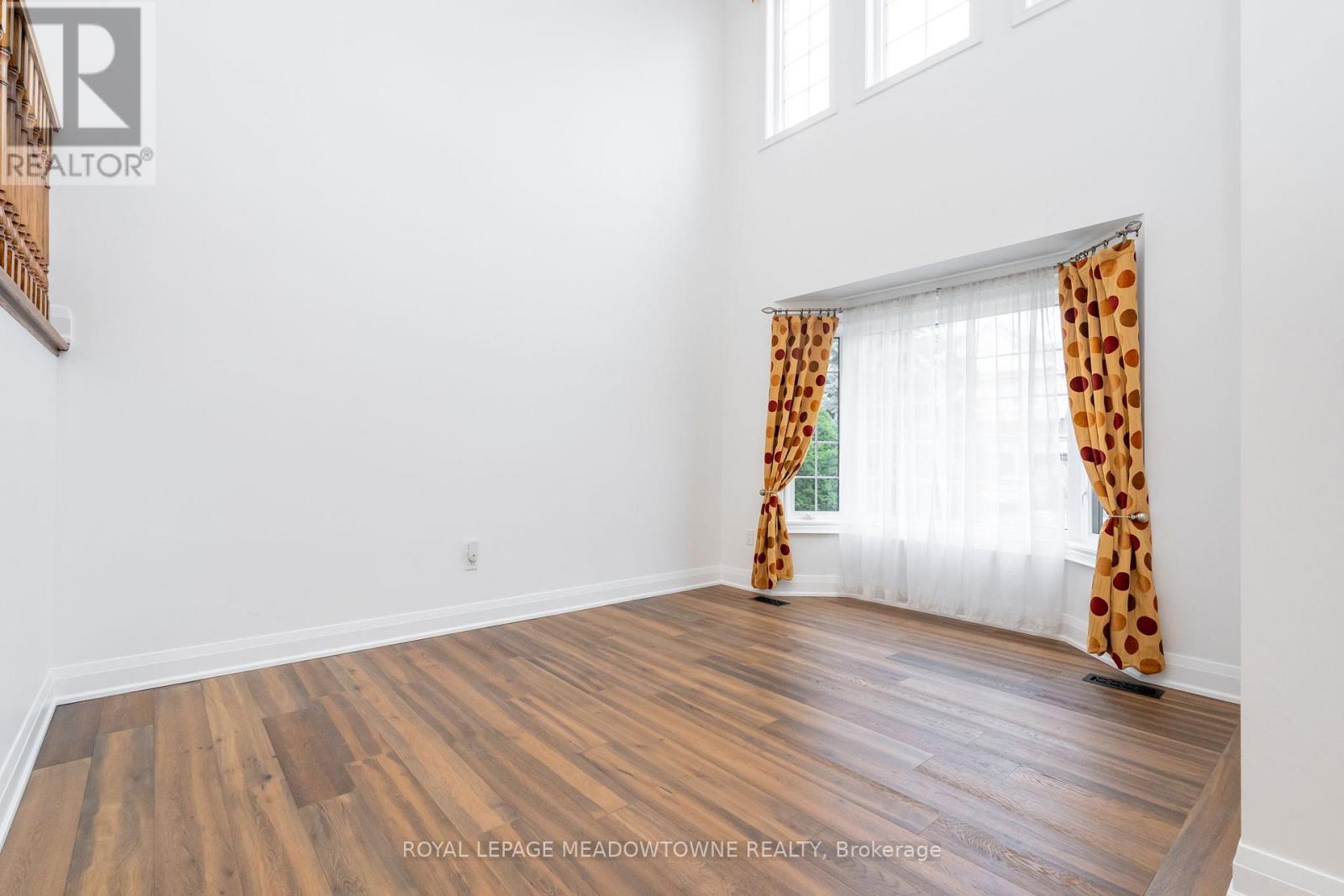 26 Emperor Drive, Brampton, Ontario  L6P 1X5 - Photo 7 - W12784144