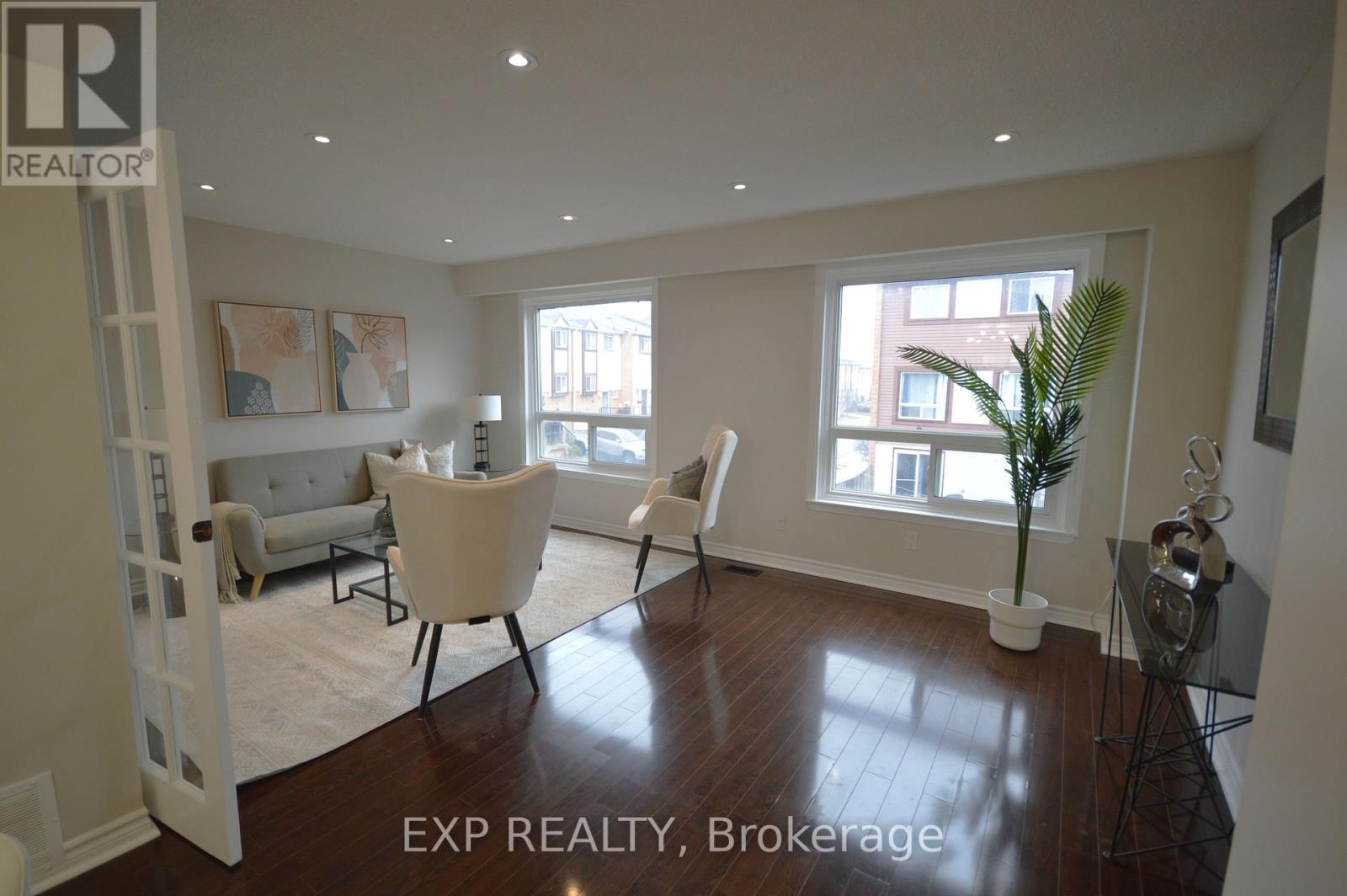 10 - 18 Moregate Crescent, Brampton (Central Park), Ontario  L6S 3K9 - Photo 3 - W12784198