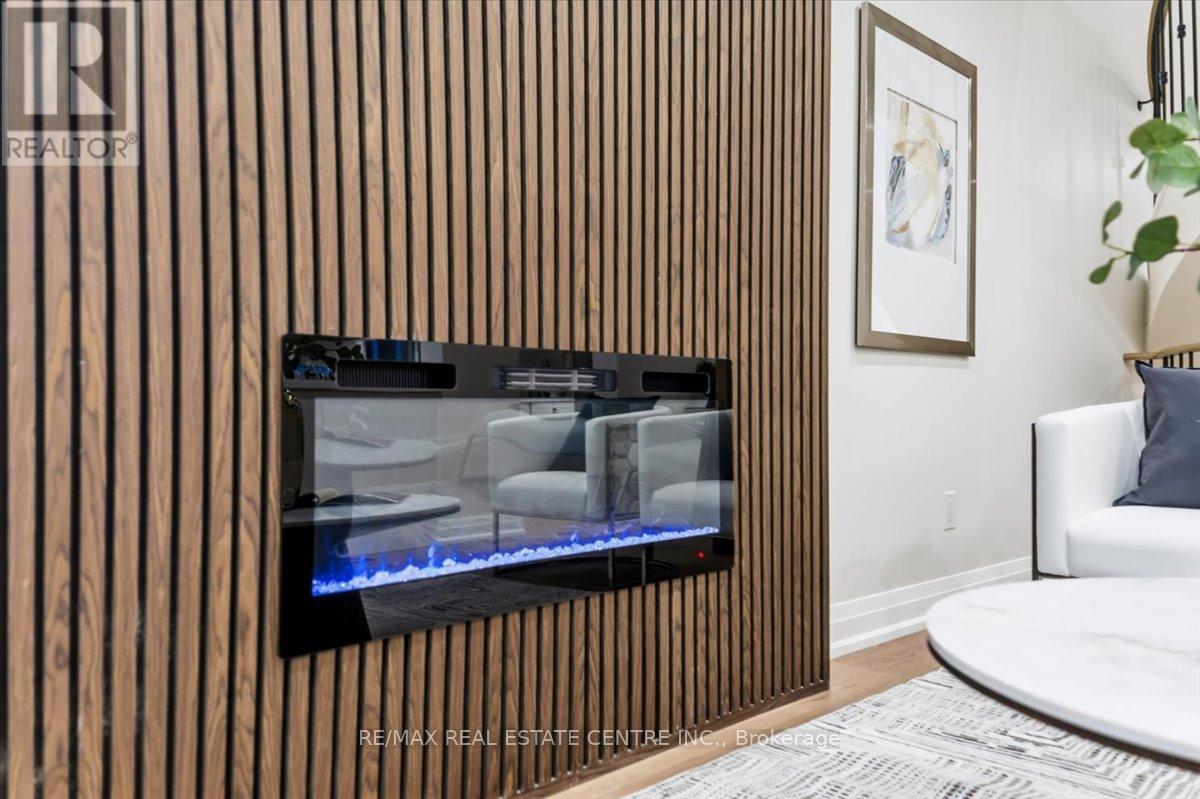 972 Deer Run, Mississauga, Ontario  L5C 4B2 - Photo 10 - W12784246