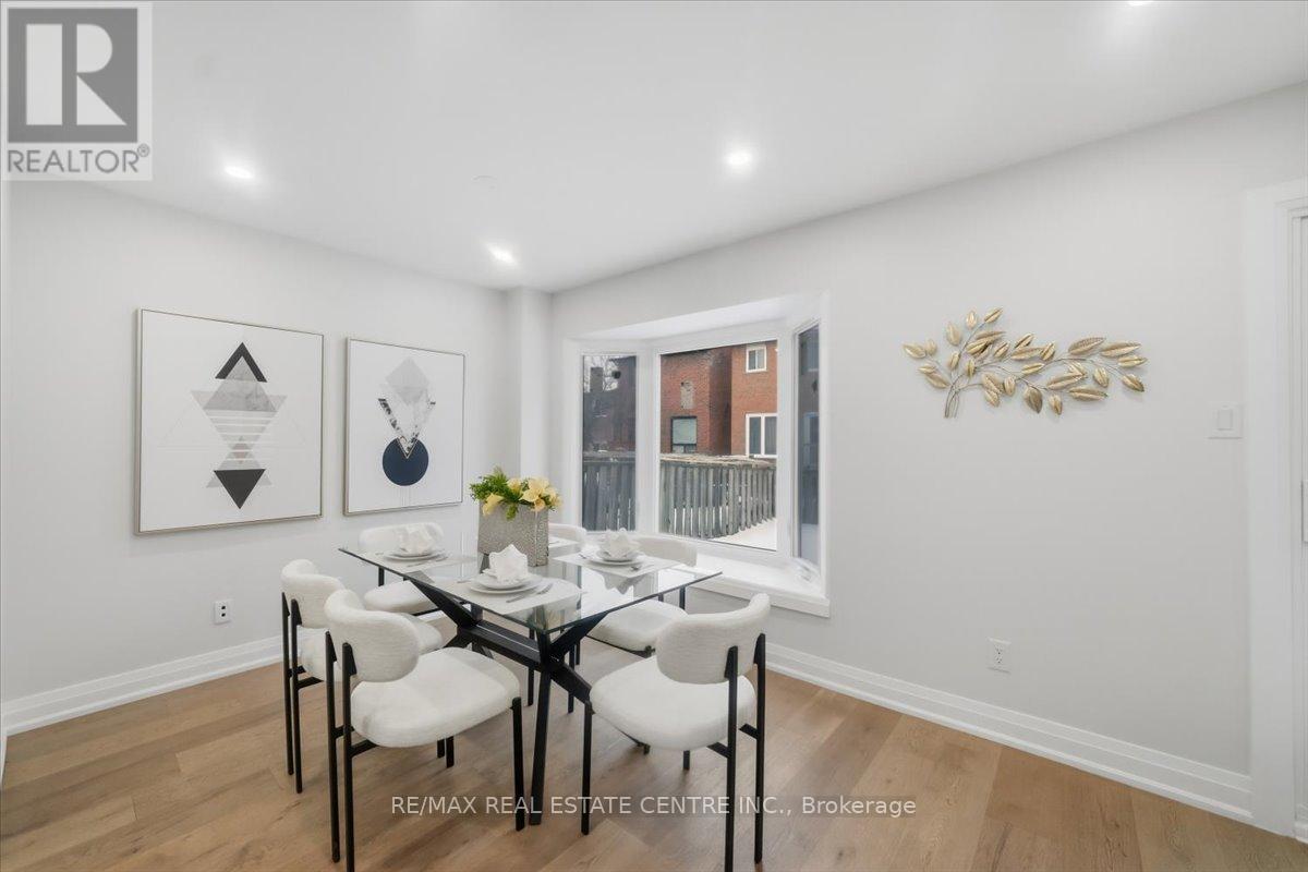 972 Deer Run, Mississauga, Ontario  L5C 4B2 - Photo 12 - W12784246