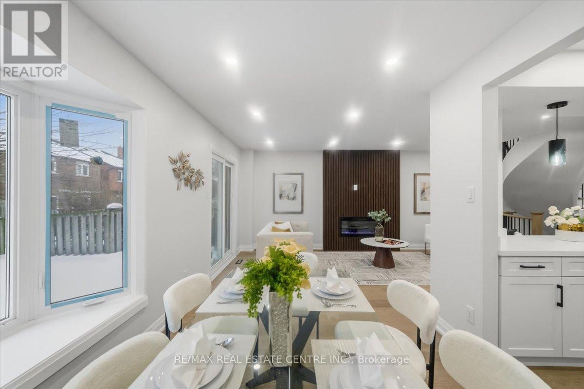 972 Deer Run, Mississauga, Ontario  L5C 4B2 - Photo 13 - W12784246