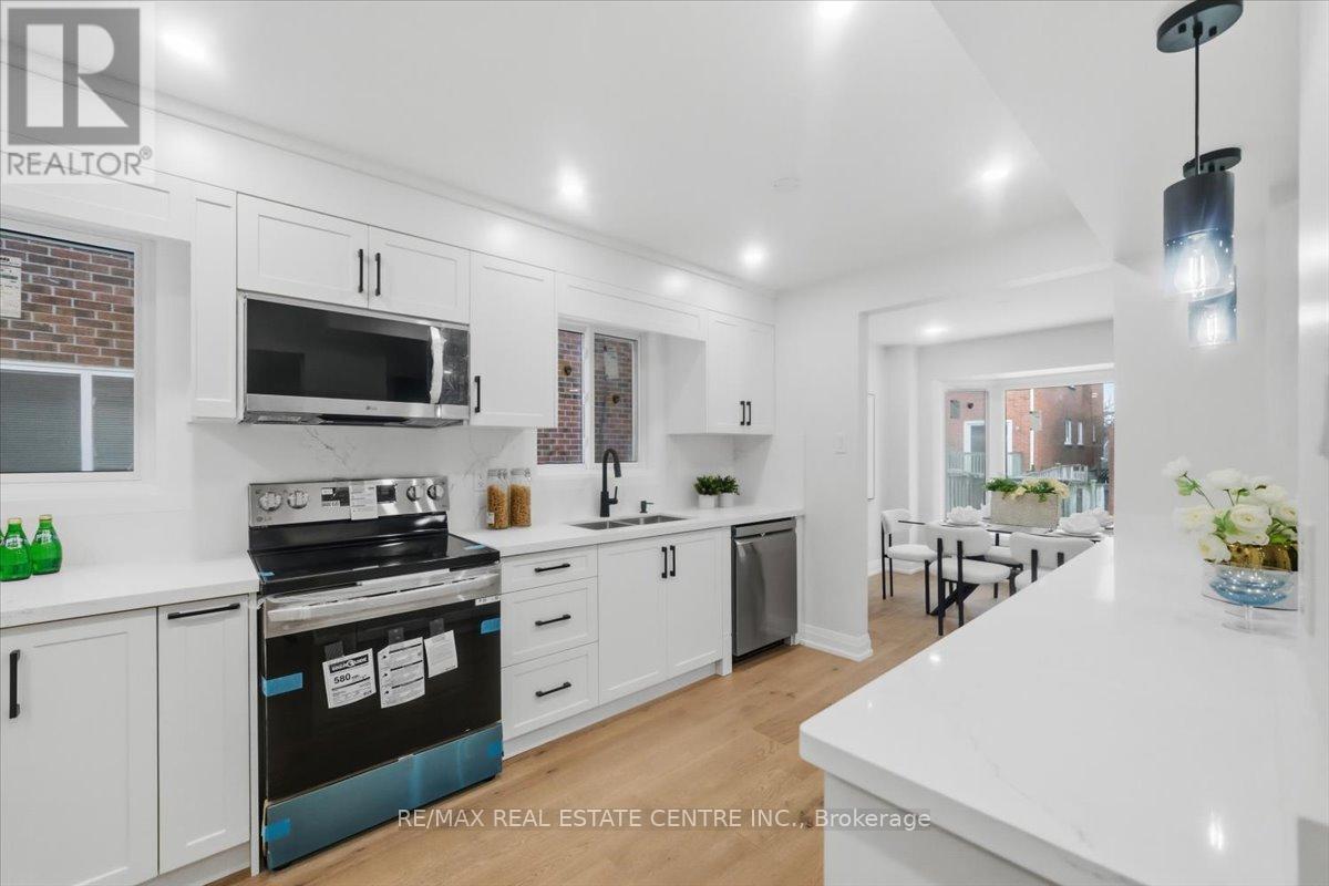 972 Deer Run, Mississauga, Ontario  L5C 4B2 - Photo 18 - W12784246