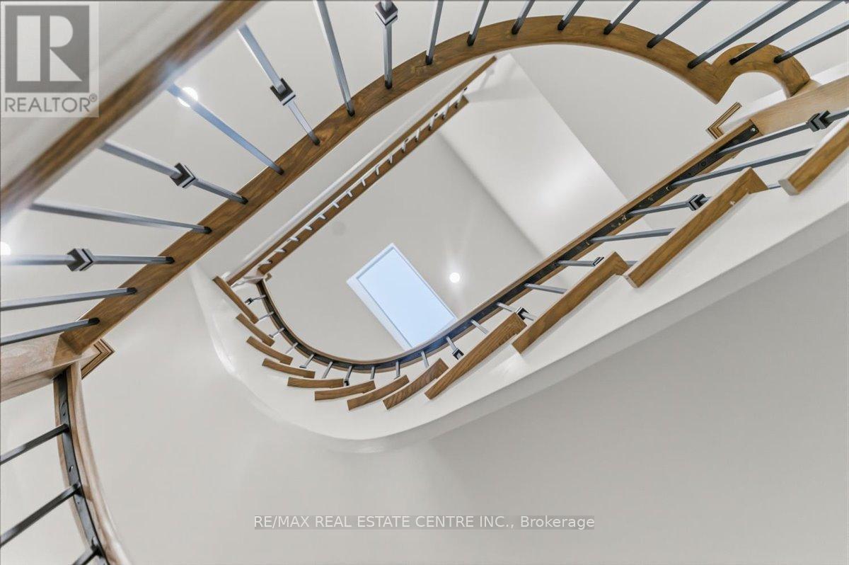 972 Deer Run, Mississauga, Ontario  L5C 4B2 - Photo 21 - W12784246