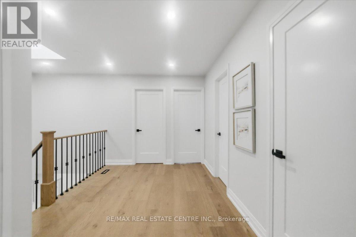 972 Deer Run, Mississauga, Ontario  L5C 4B2 - Photo 23 - W12784246