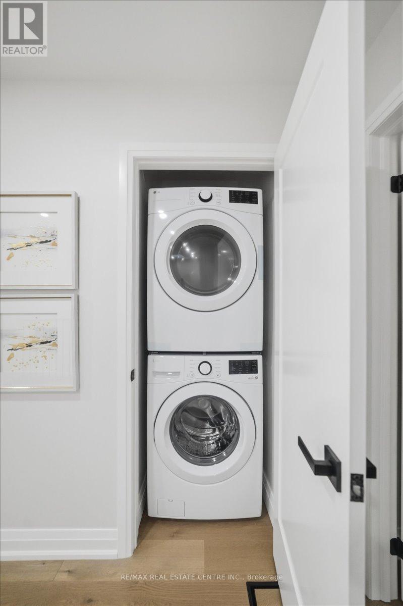 972 Deer Run, Mississauga, Ontario  L5C 4B2 - Photo 25 - W12784246