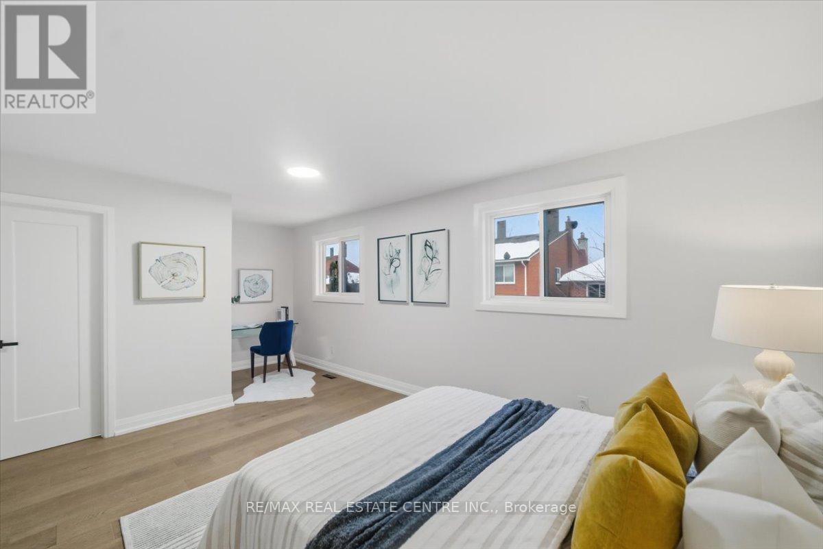 972 Deer Run, Mississauga, Ontario  L5C 4B2 - Photo 27 - W12784246