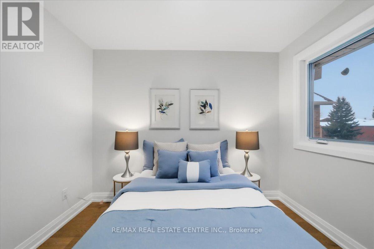 972 Deer Run, Mississauga, Ontario  L5C 4B2 - Photo 32 - W12784246