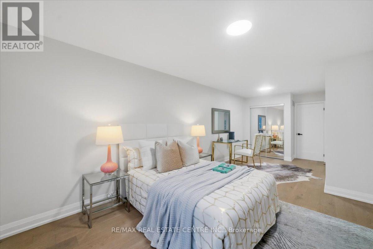 972 Deer Run, Mississauga, Ontario  L5C 4B2 - Photo 33 - W12784246