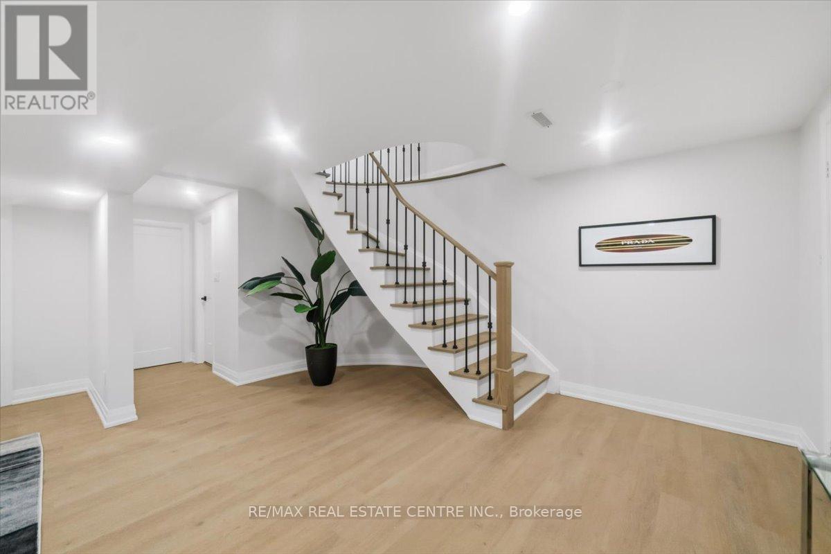 972 Deer Run, Mississauga, Ontario  L5C 4B2 - Photo 40 - W12784246