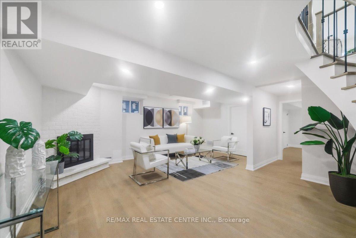 972 Deer Run, Mississauga, Ontario  L5C 4B2 - Photo 41 - W12784246