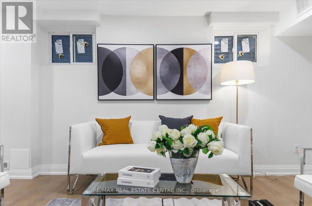 972 Deer Run, Mississauga, Ontario  L5C 4B2 - Photo 42 - W12784246