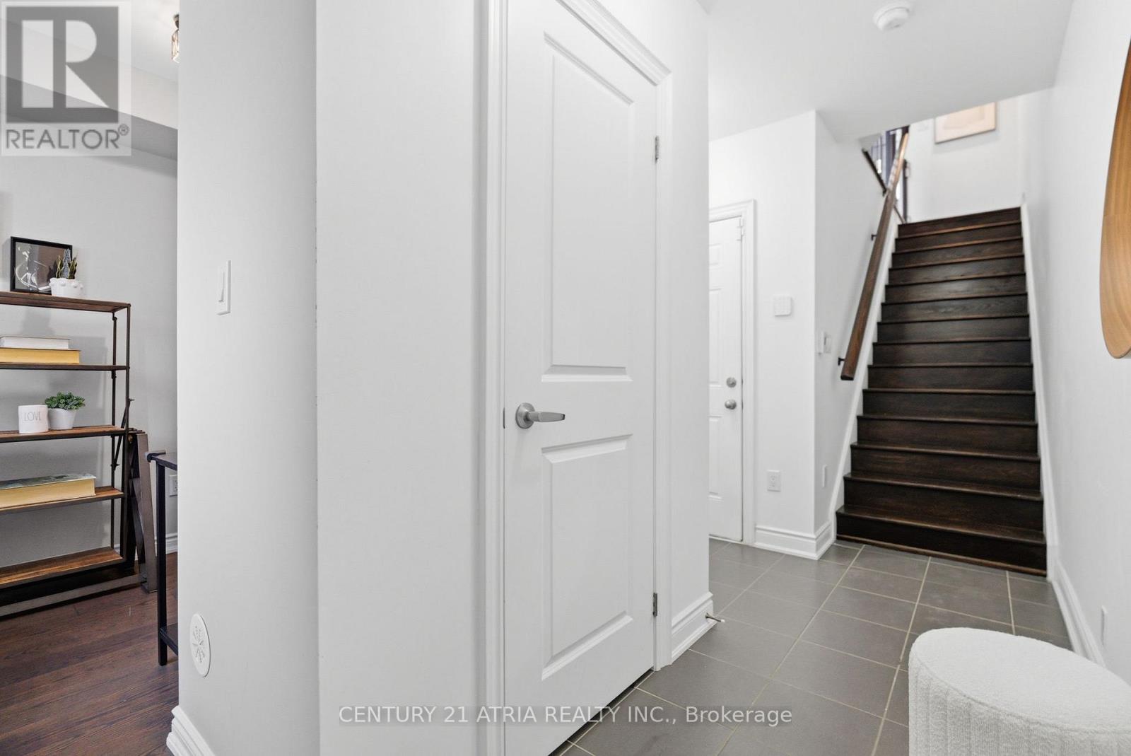 22 - 2172 Trafalgar Road, Oakville, Ontario  L6H 0N4 - Photo 3 - W12784306