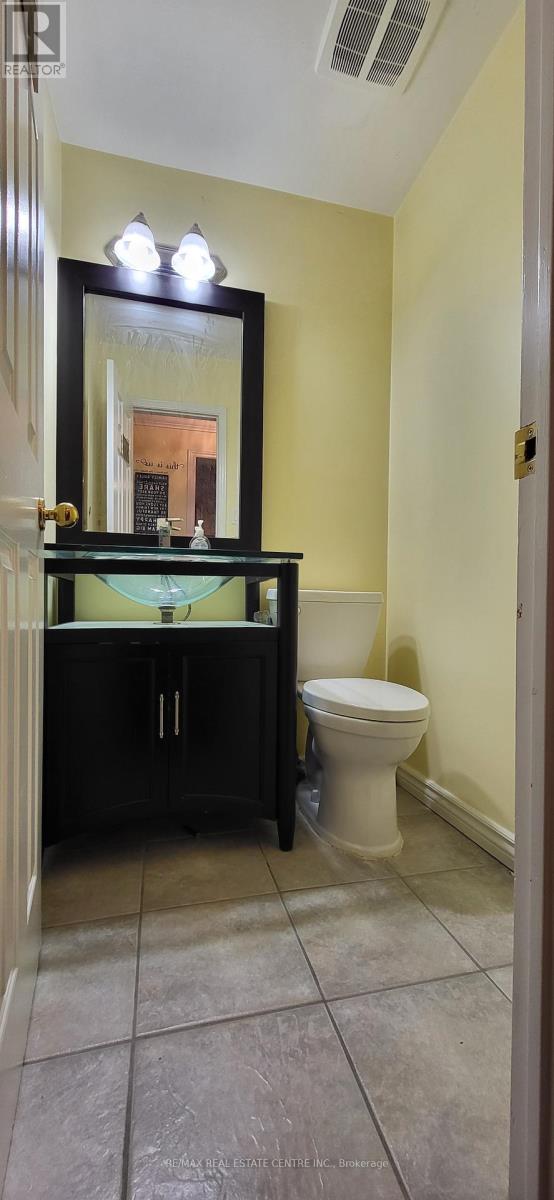 4 Esker Drive, Brampton (Heart Lake East), Ontario  L6Z 3C5 - Photo 13 - W12784314