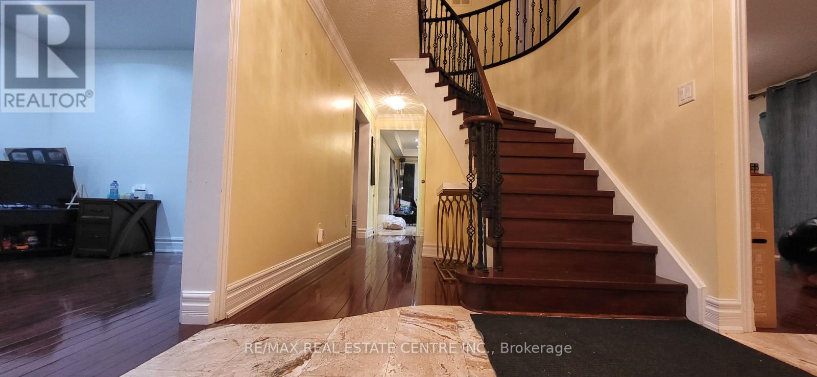 4 Esker Drive, Brampton (Heart Lake East), Ontario  L6Z 3C5 - Photo 6 - W12784314