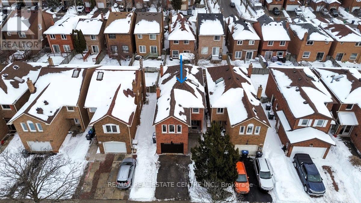 972 Deer Run, Mississauga, Ontario  L5C 4B2 - Photo 46 - W12784246