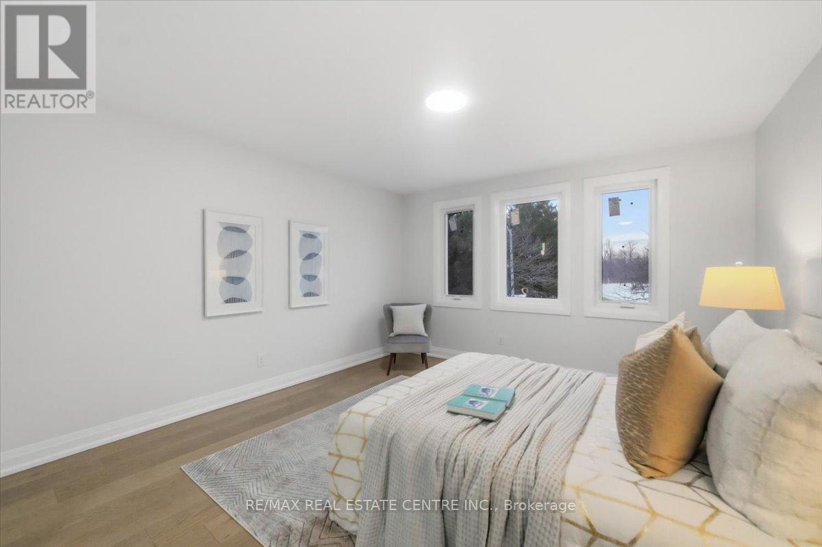 972 Deer Run, Mississauga, Ontario  L5C 4B2 - Photo 35 - W12784246