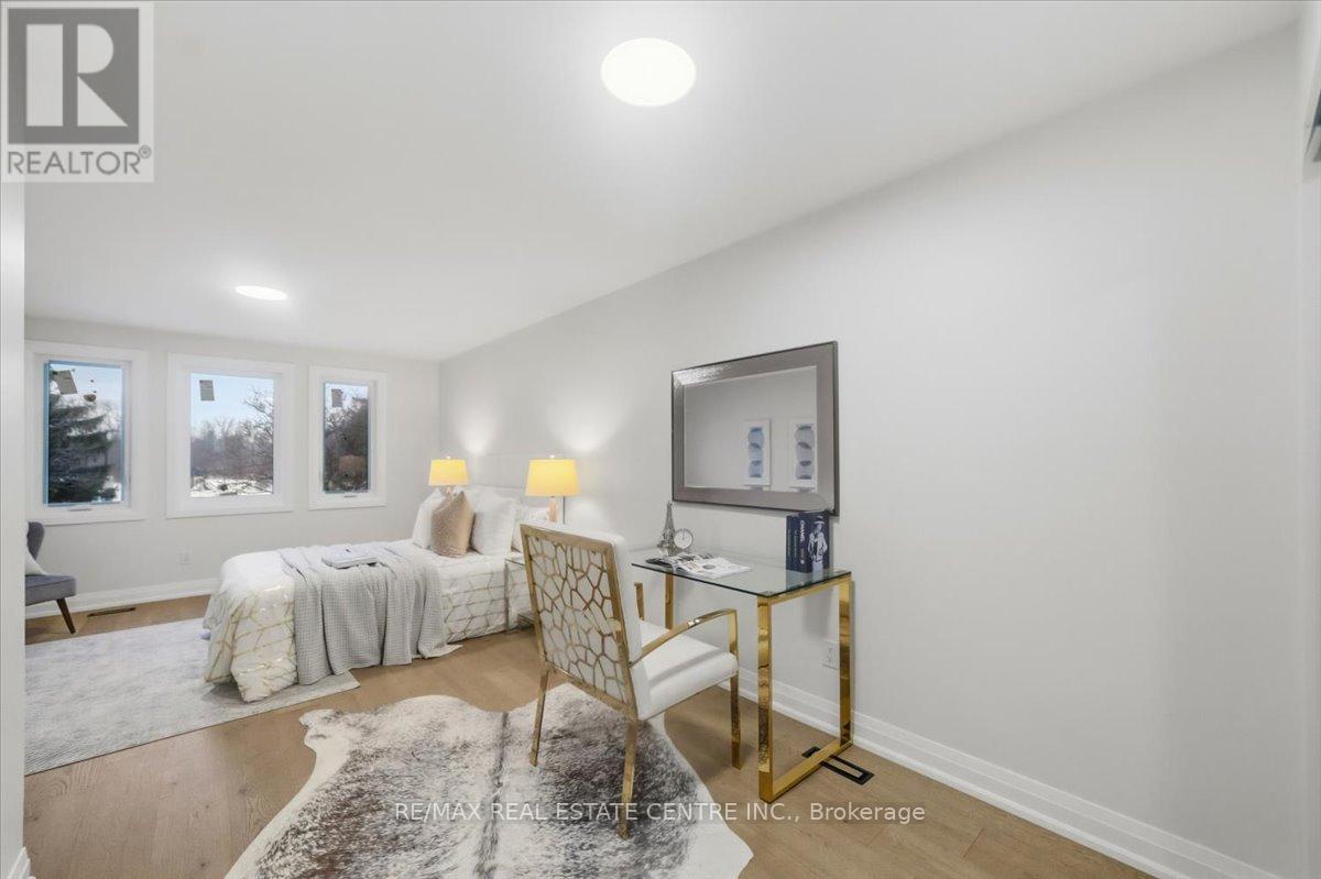 972 Deer Run, Mississauga, Ontario  L5C 4B2 - Photo 37 - W12784246