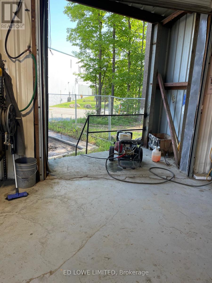 520 Ecclestone Drive, Bracebridge, Ontario  P1L 1R2 - Photo 15 - X12784288