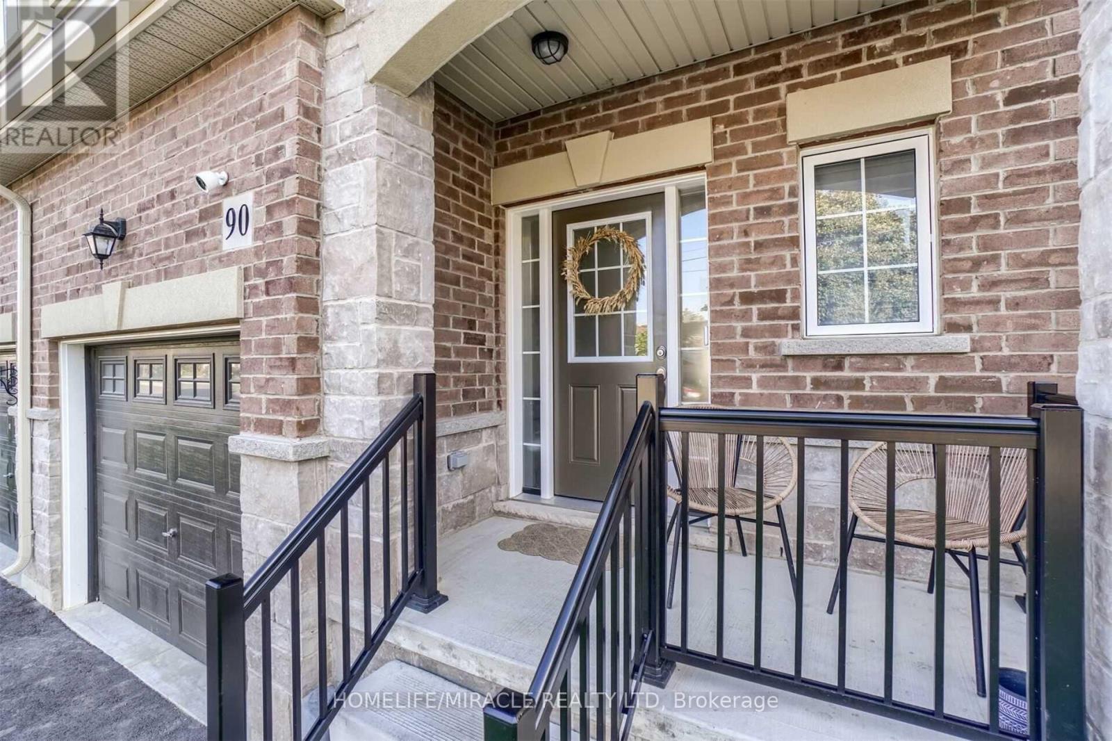 90 Bobolink Road E, Hamilton (Bruleville), Ontario  L9A 0C5 - Photo 3 - X12784326