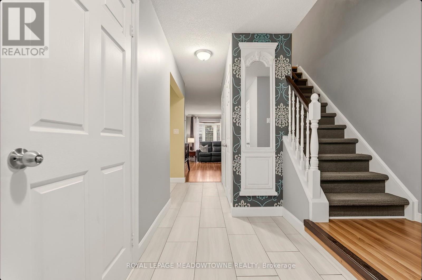 44 - 1 Royalwood Court, Hamilton, Ontario  L8E 4Y3 - Photo 6 - X12784332