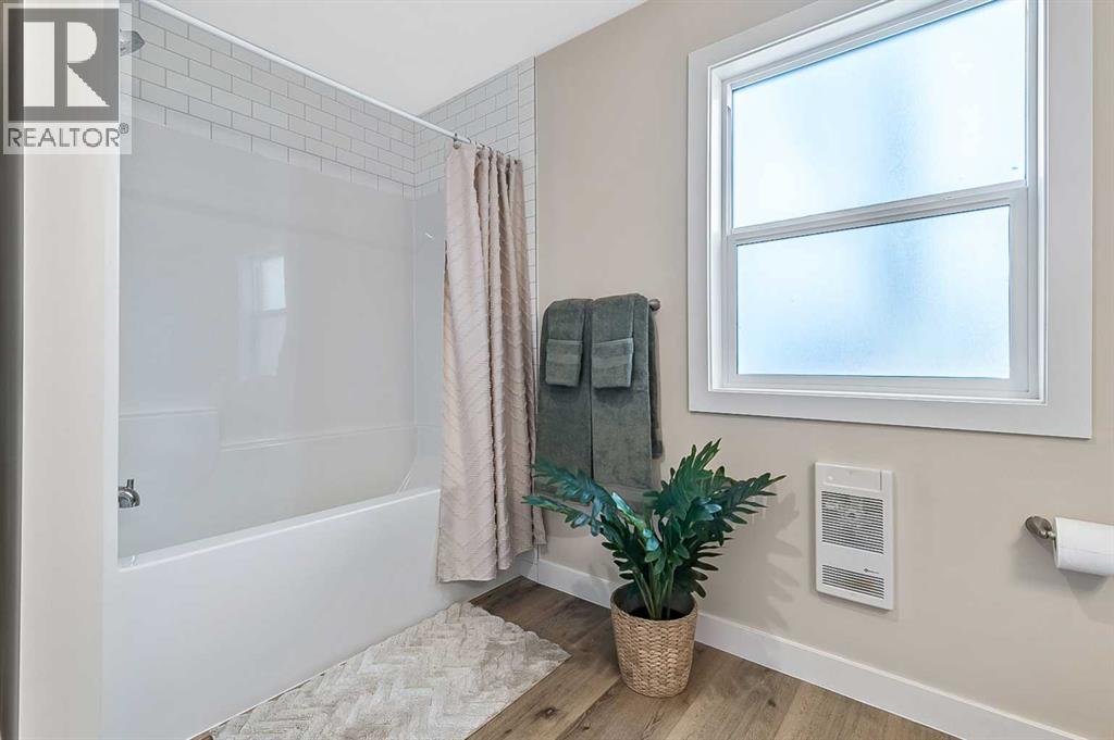 221 1st Avenue Nw, Diamond Valley, Alberta  T0L 0H0 - Photo 22 - A2285135