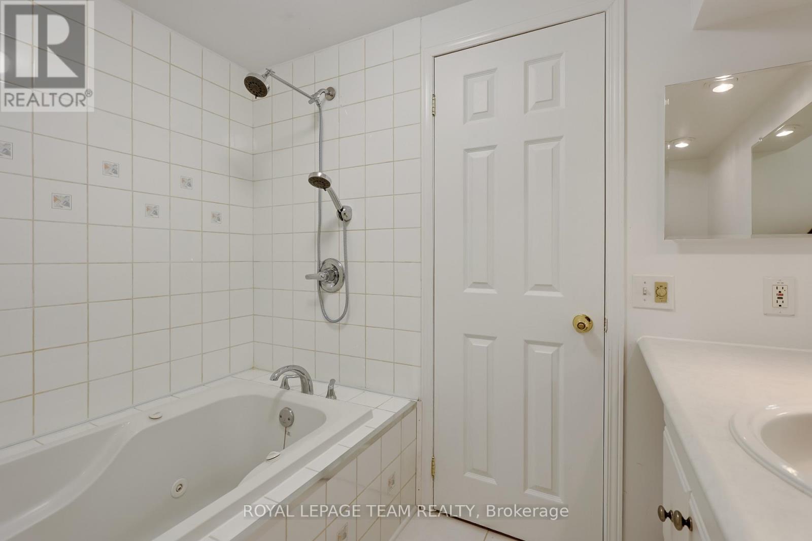 7 Manorgate Place, Ottawa, Ontario  K2G 6L3 - Photo 47 - X12783934