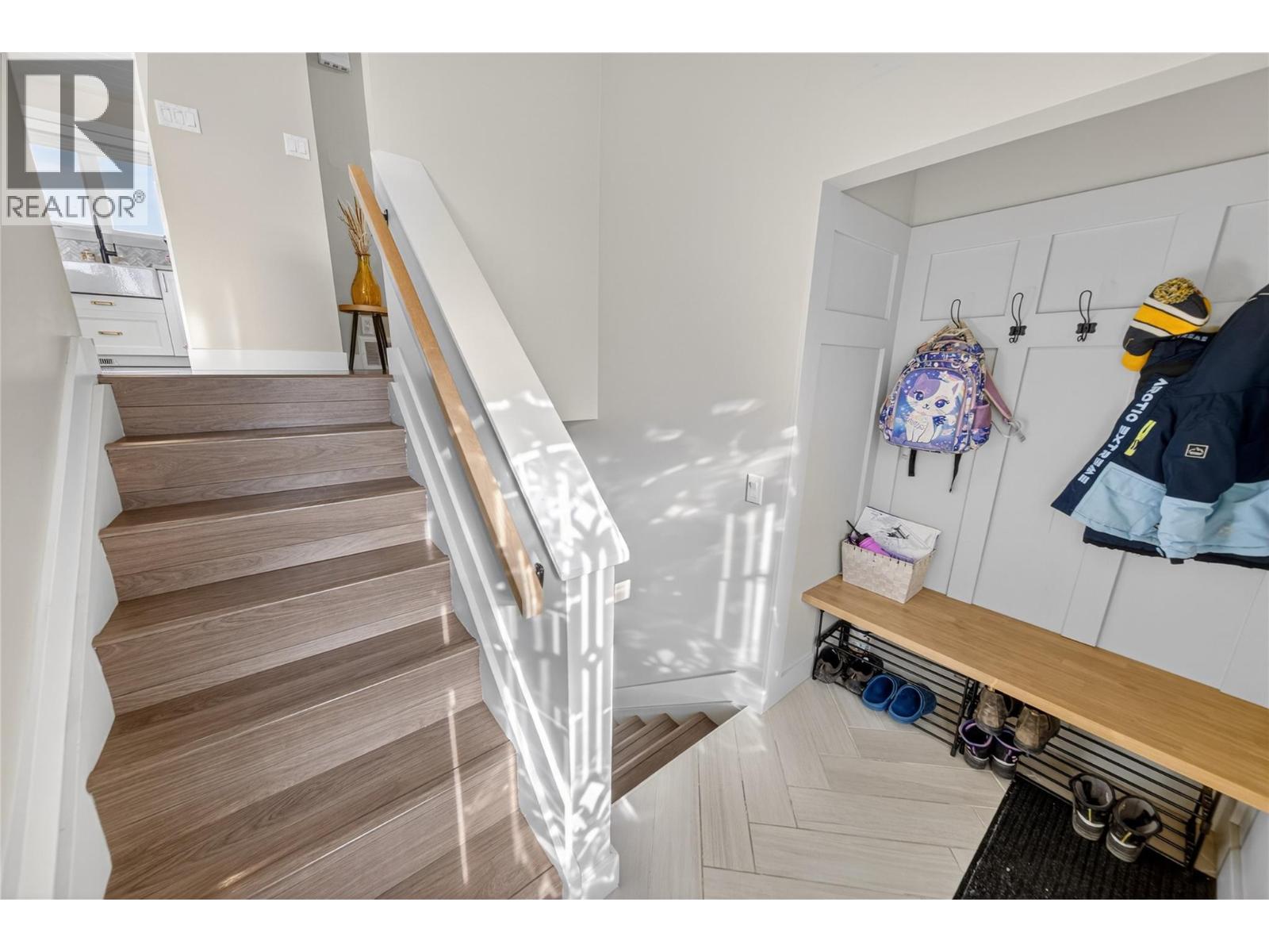 414 White Birch Crescent, Sparwood, British Columbia  V0B 2G0 - Photo 4 - 10375330