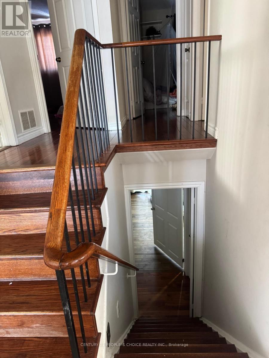 14 Albermarle Court, Brampton, Ontario  L6Z 1R4 - Photo 5 - W12740264