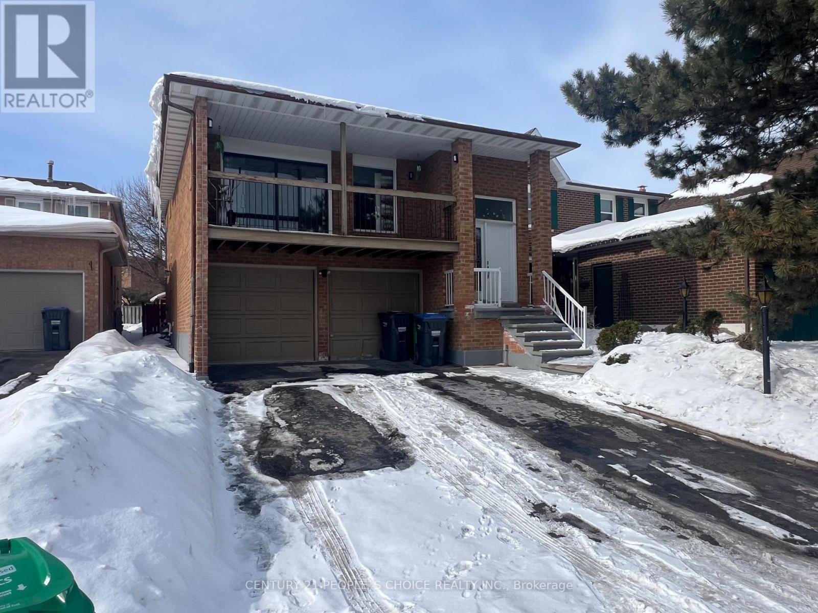 14 Albermarle Court, Brampton, Ontario  L6Z 1R4 - Photo 4 - W12740264