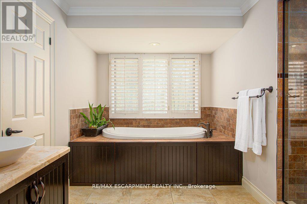 27 Blackberry Place, Hamilton (Carlisle), Ontario  L0R 1H2 - Photo 28 - X12463456