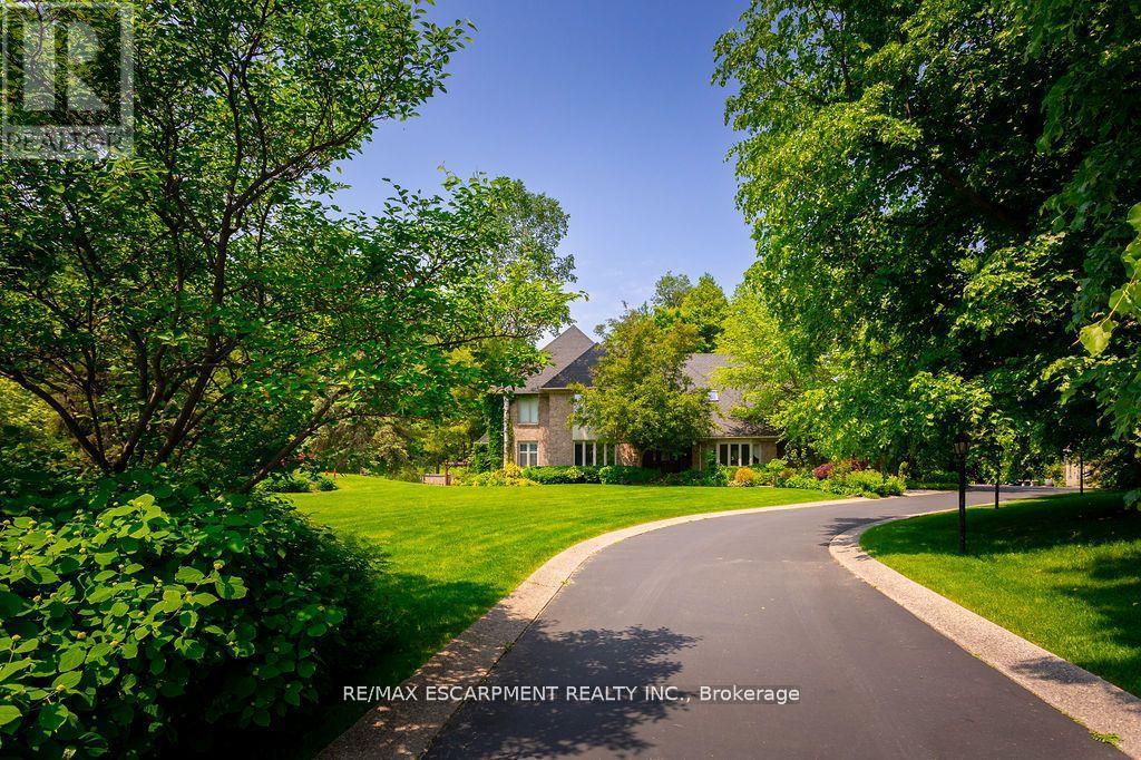 27 Blackberry Place, Hamilton (Carlisle), Ontario  L0R 1H2 - Photo 3 - X12463456