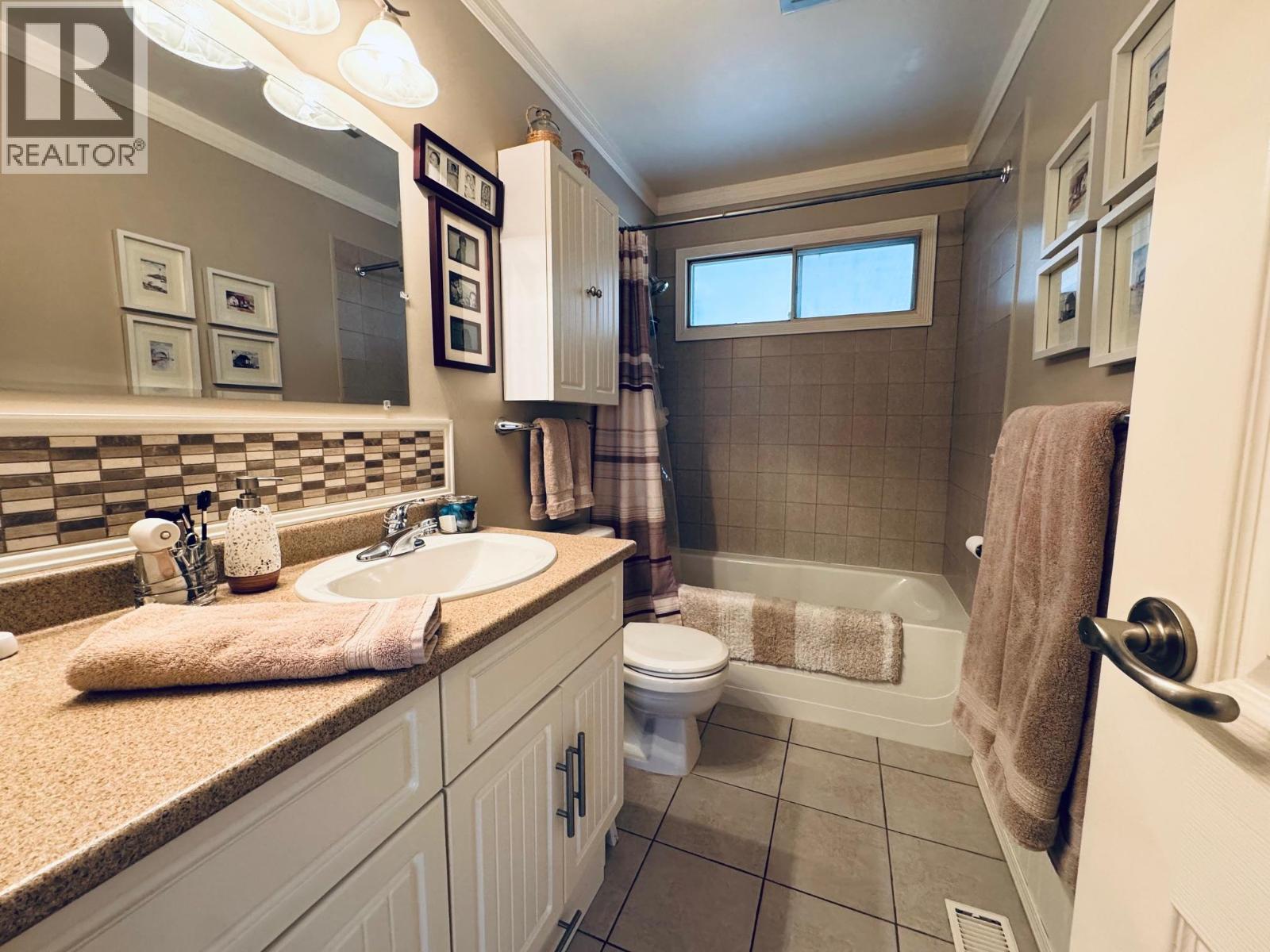 1969 Armstrong Street, Merritt, British Columbia  V1K 1E7 - Photo 8 - 10375757