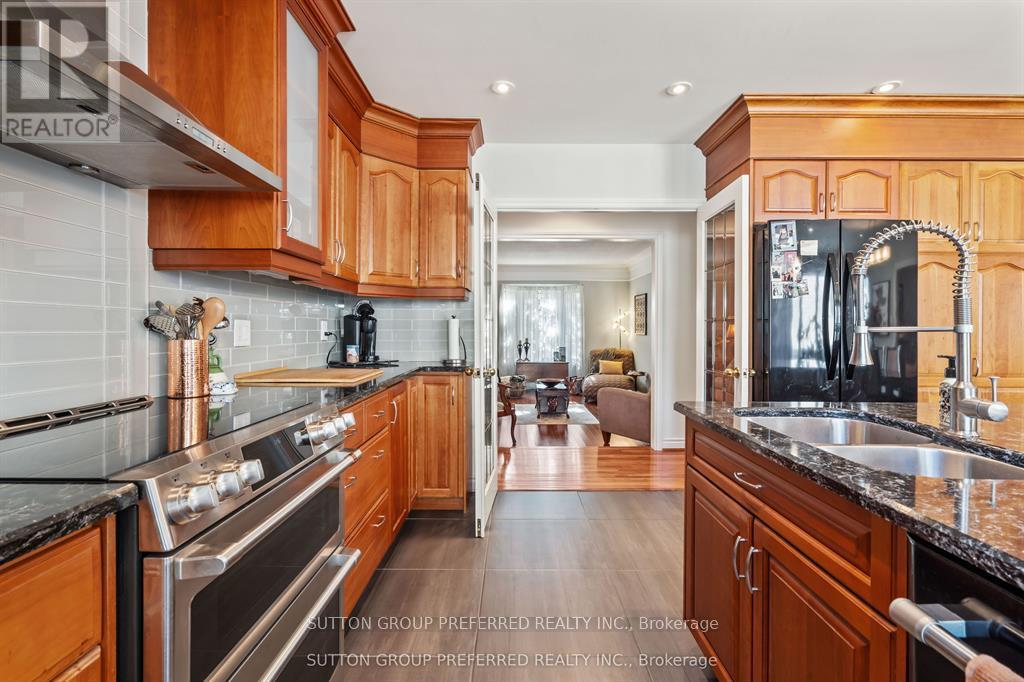 31 Havenwood Way, London North, Ontario  N6H 5B8 - Photo 10 - X12784372