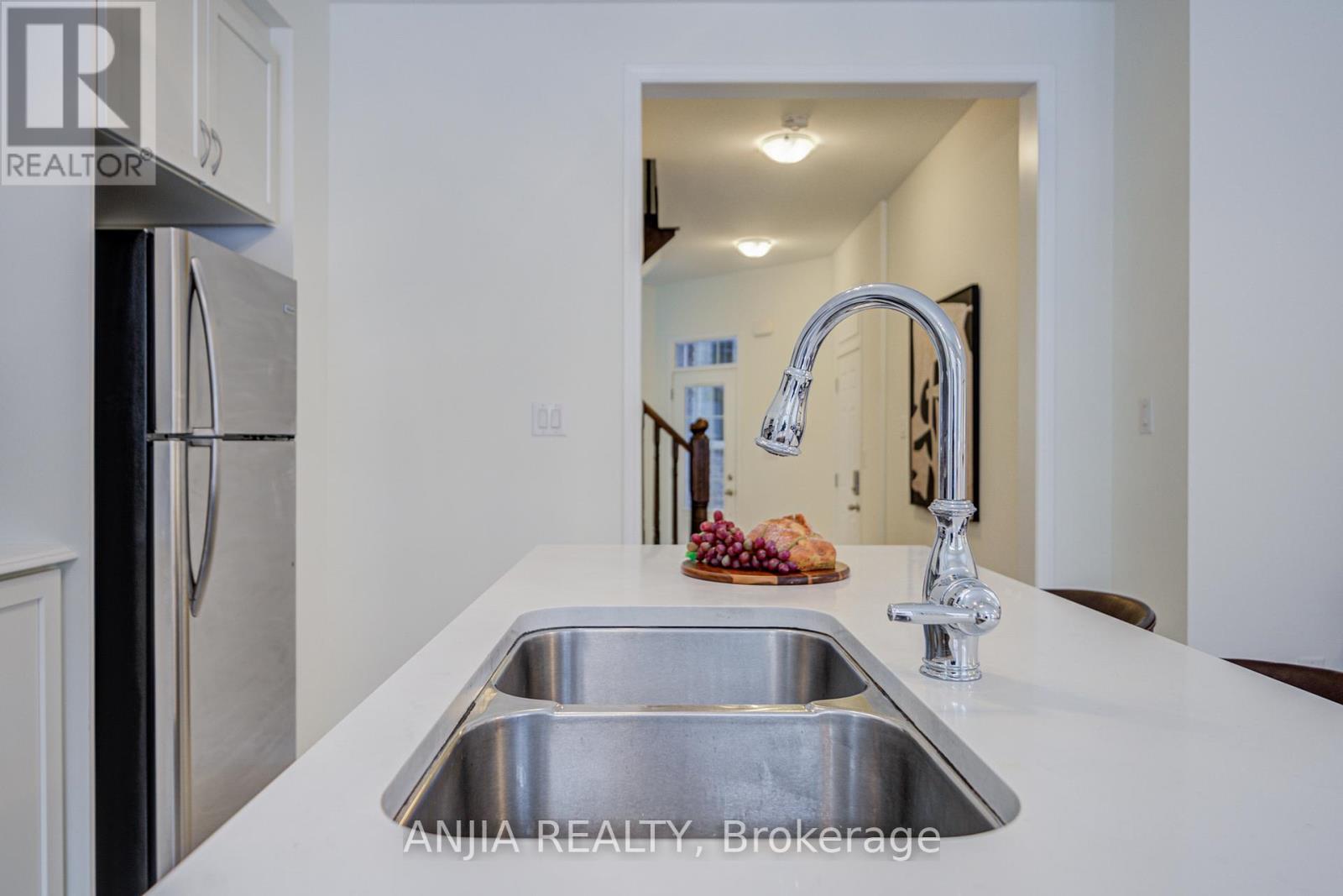 33 Ness Drive, Richmond Hill, Ontario  L4S 0J8 - Photo 8 - N12764770