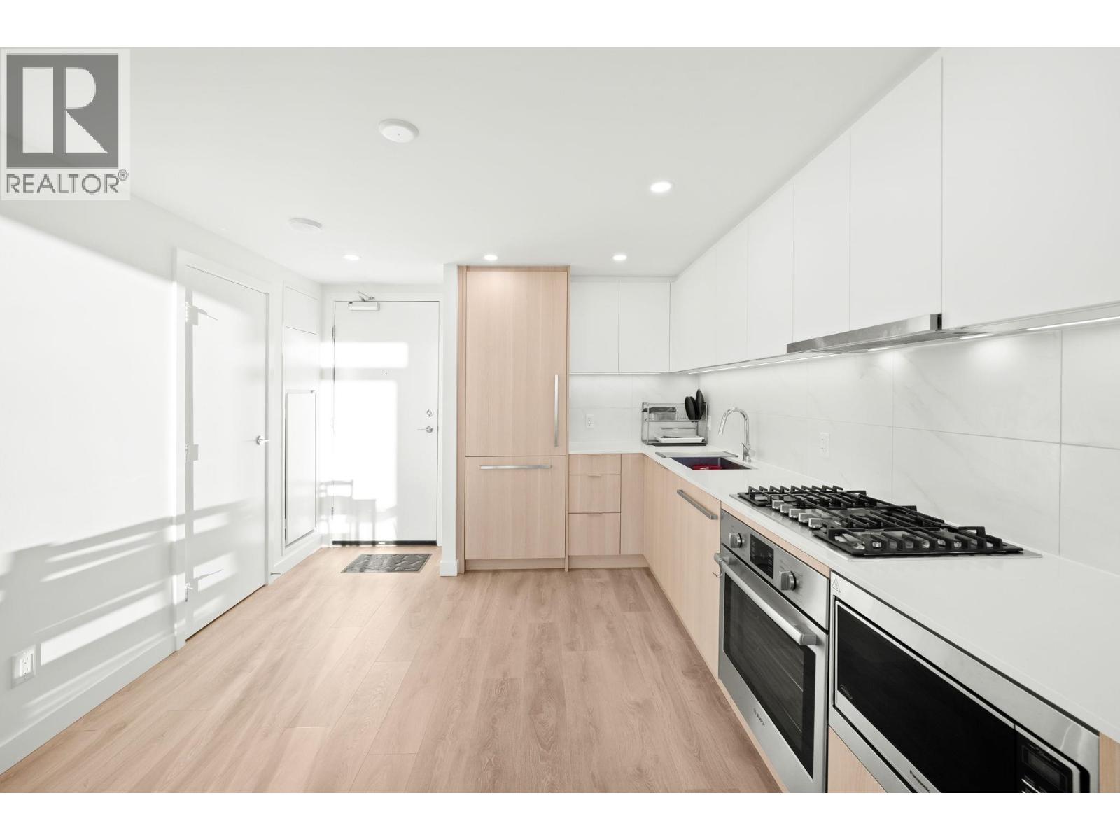 1208 318 Alderson Avenue, Coquitlam, British Columbia  V3K 0J1 - Photo 2 - R3089401