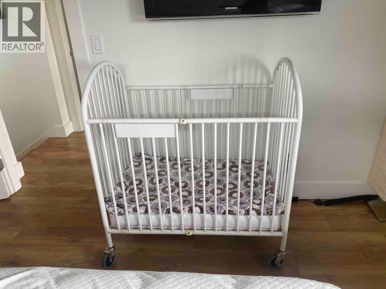 A015 415 Esplanade Avenue, North Vancouver, British Columbia  V7M 1A6 - Photo 21 - R3089415