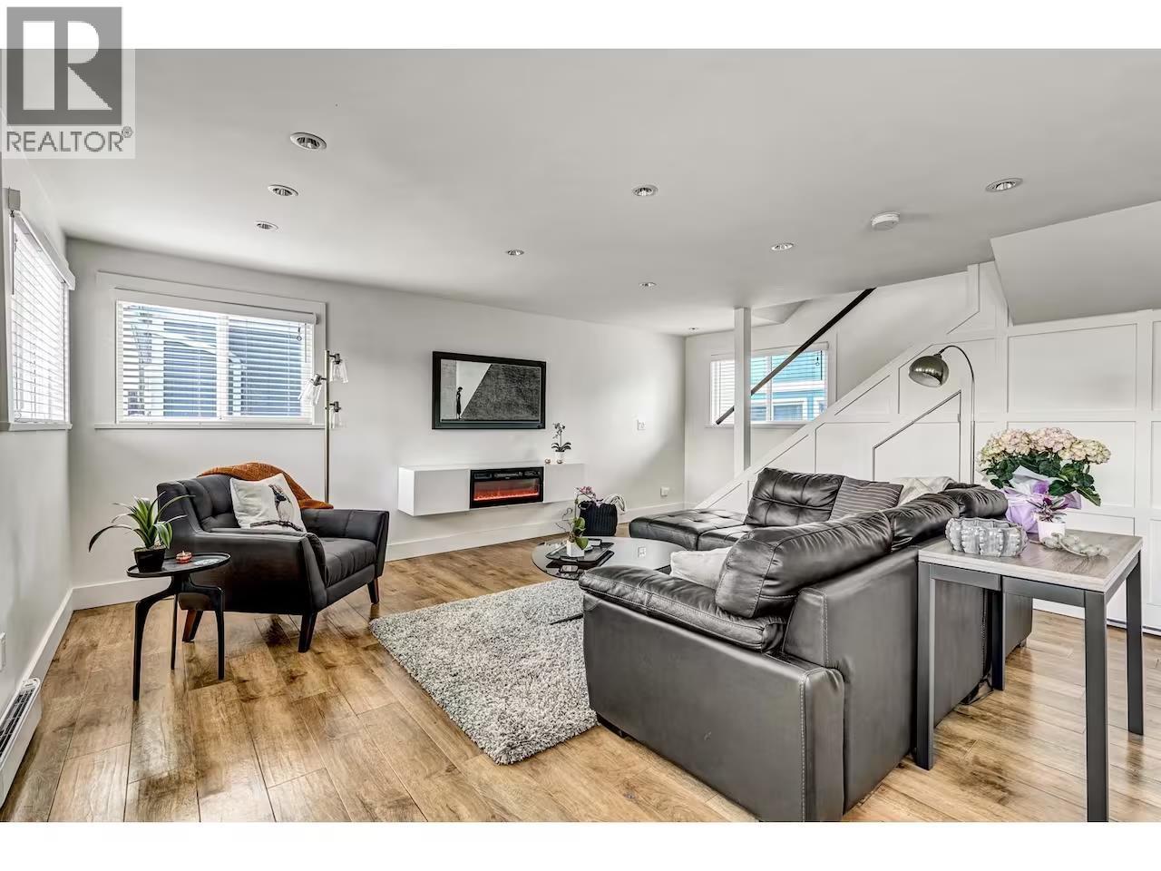 A015 415 Esplanade Avenue, North Vancouver, British Columbia  V7M 1A6 - Photo 7 - R3089415