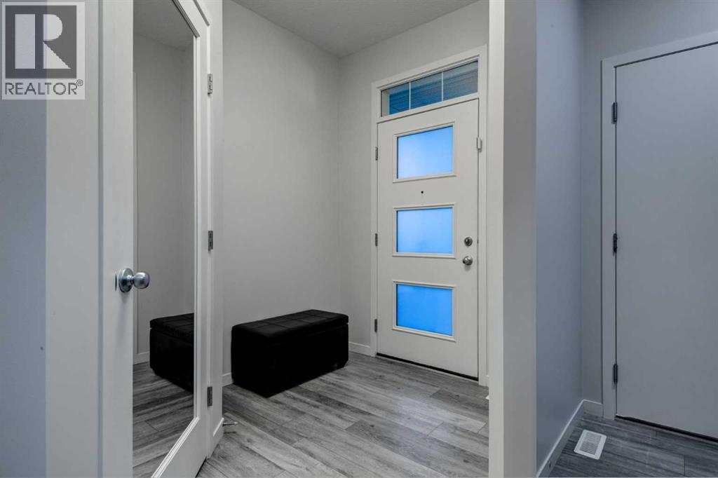 19 West Grove Place Sw, Calgary, Alberta  T3H 1Z4 - Photo 5 - A2246398