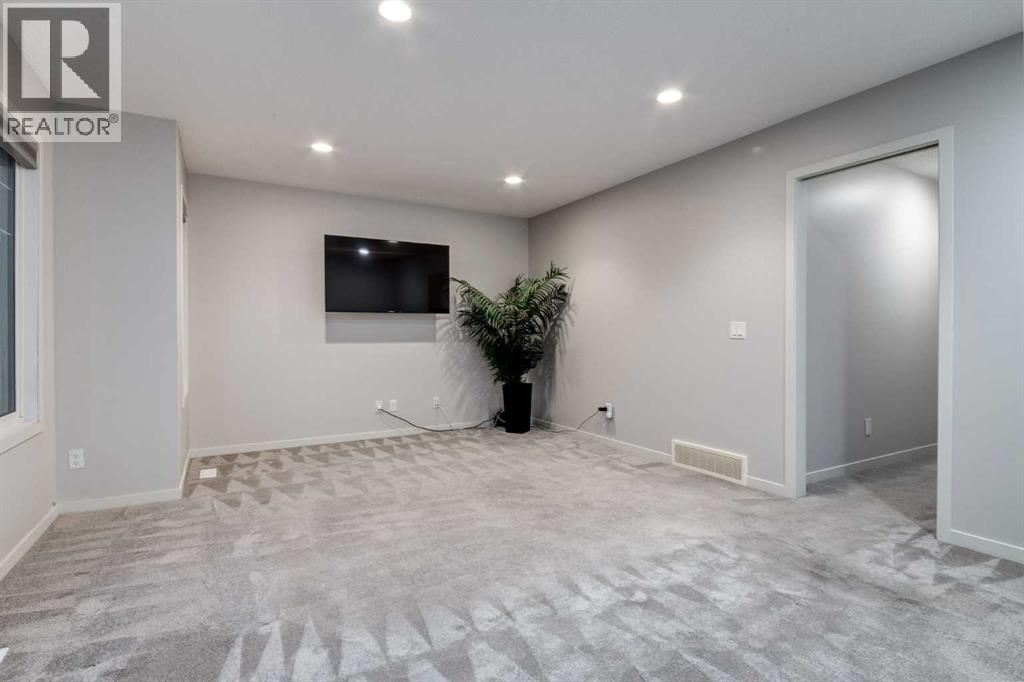19 West Grove Place Sw, Calgary, Alberta  T3H 1Z4 - Photo 34 - A2246398
