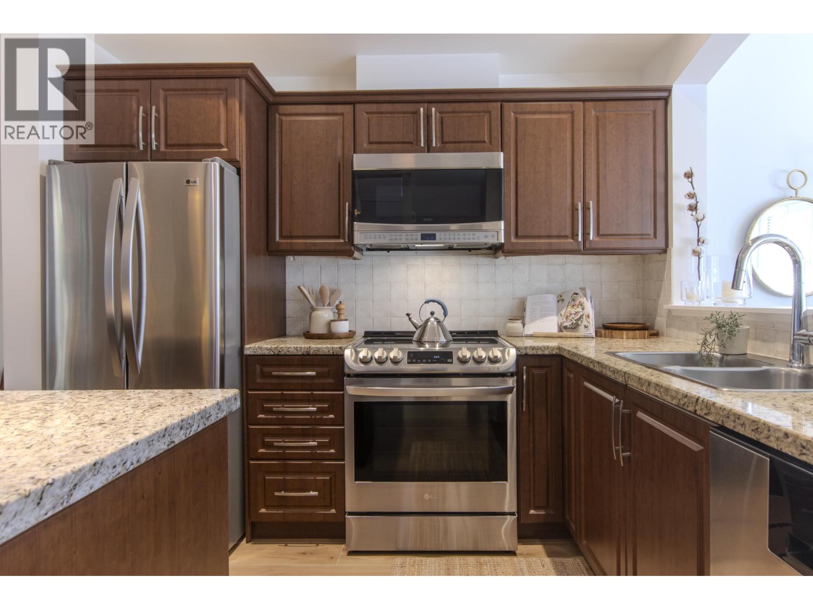 16 1026 Glacier View Drive, Squamish, British Columbia  V8B 0G1 - Photo 3 - R3083351