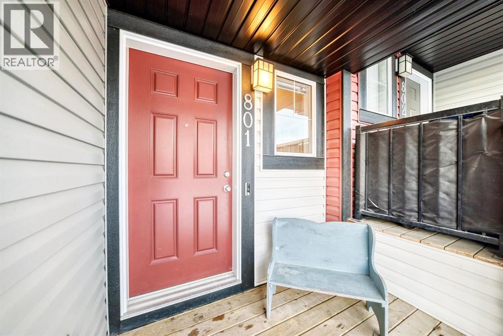 801 Jumping Pound Common, Cochrane, Alberta  T4C 2L1 - Photo 2 - A2285624