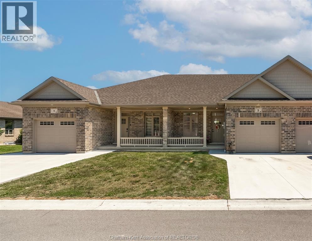 MLS# 26003062: 3 Jonathan STREET, Chatham, Canada