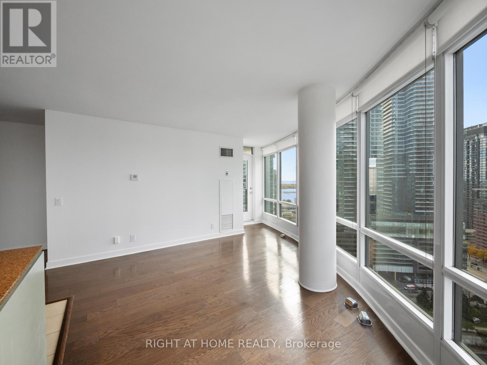 2903 - 373 Front St West Street, Toronto (Waterfront Communities), Ontario  M5V 3R7 - Photo 14 - C12784382