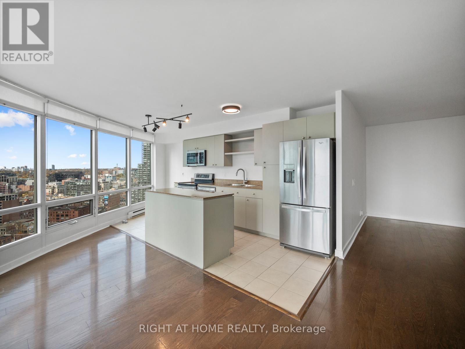 2903 - 373 Front St West Street, Toronto (Waterfront Communities), Ontario  M5V 3R7 - Photo 18 - C12784382