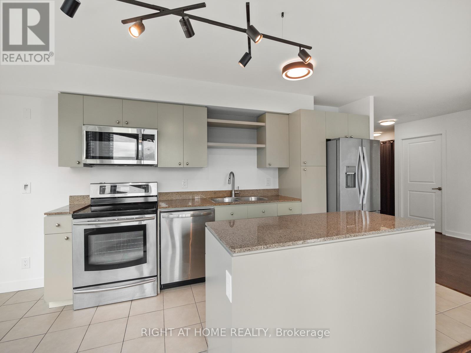 2903 - 373 Front St West Street, Toronto (Waterfront Communities), Ontario  M5V 3R7 - Photo 21 - C12784382